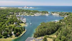 Charlevoix hotel directory