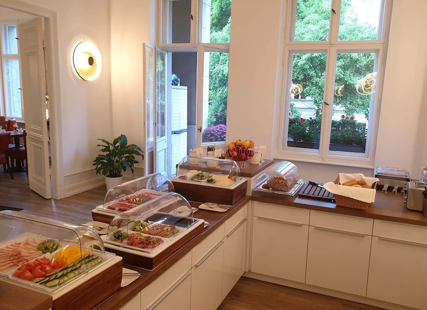 Buffet Photo