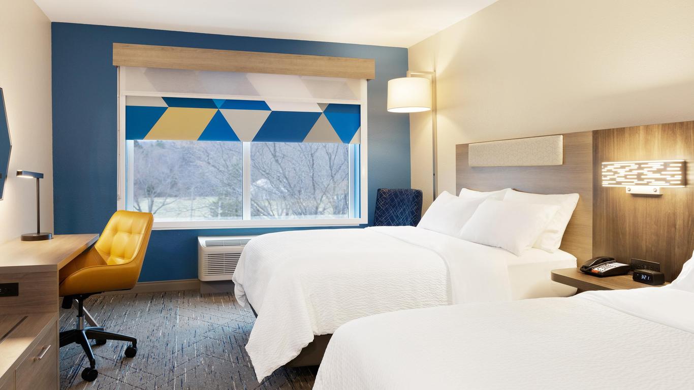 Holiday Inn Express & Suites Cleveland-Streetsboro