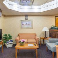 Econo Lodge & Suites
