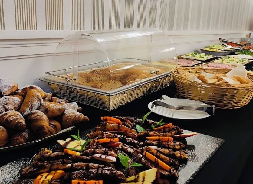 Buffet Photo