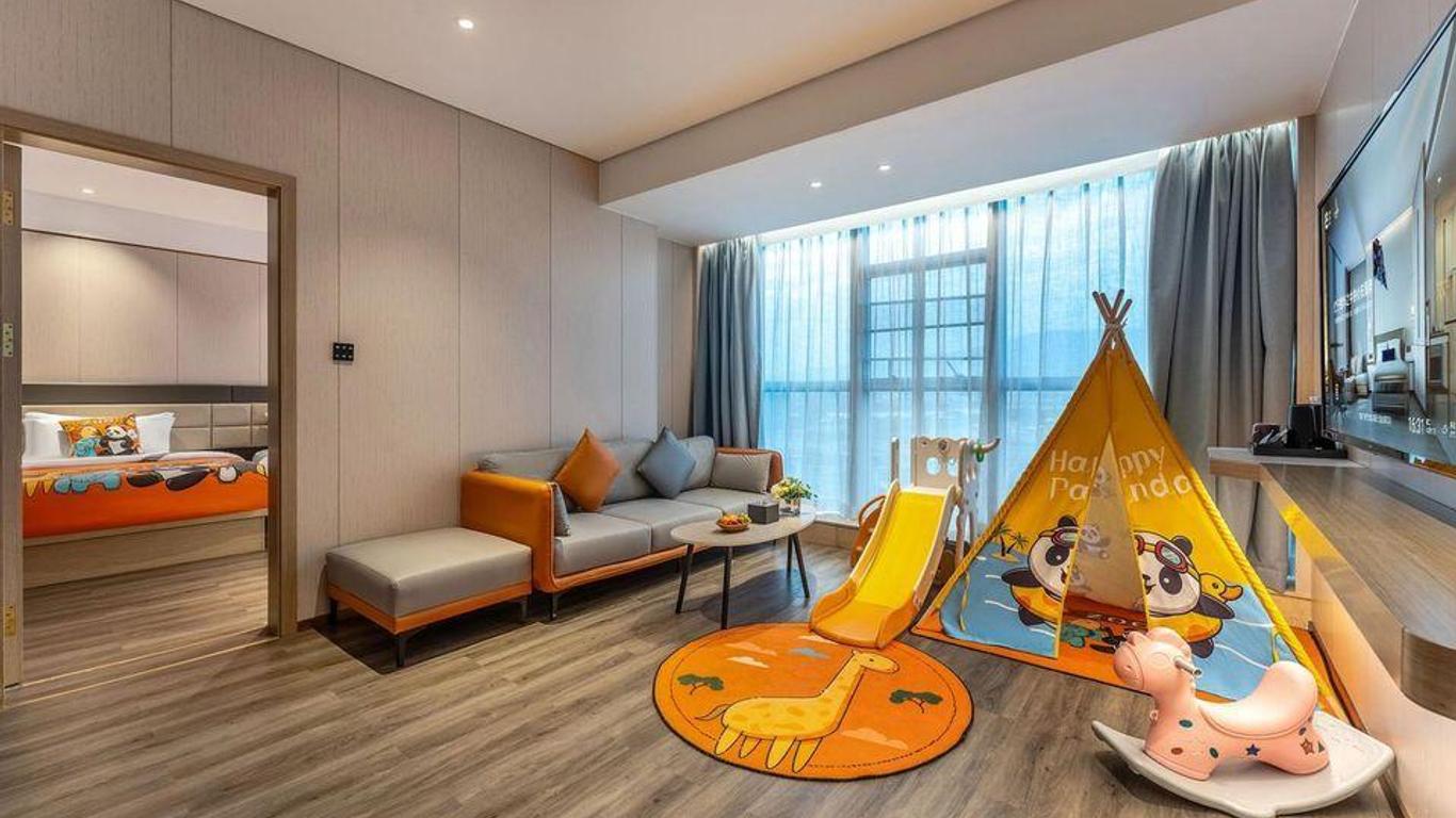 Elong Hotel (Zhaoqing Qixingyan Archway Plaza)