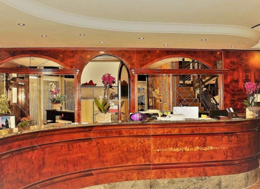 Front desk Photo