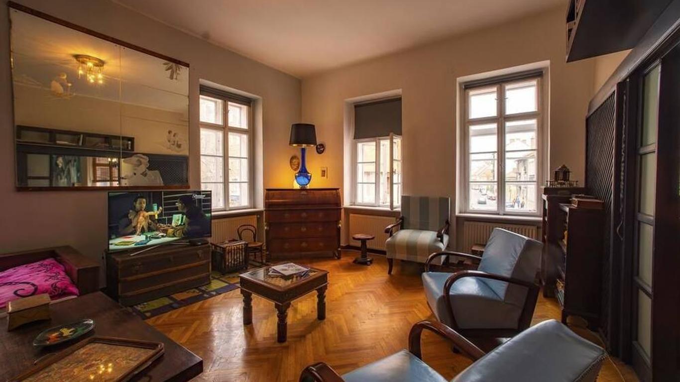 Santico Art Hotel And Hostel