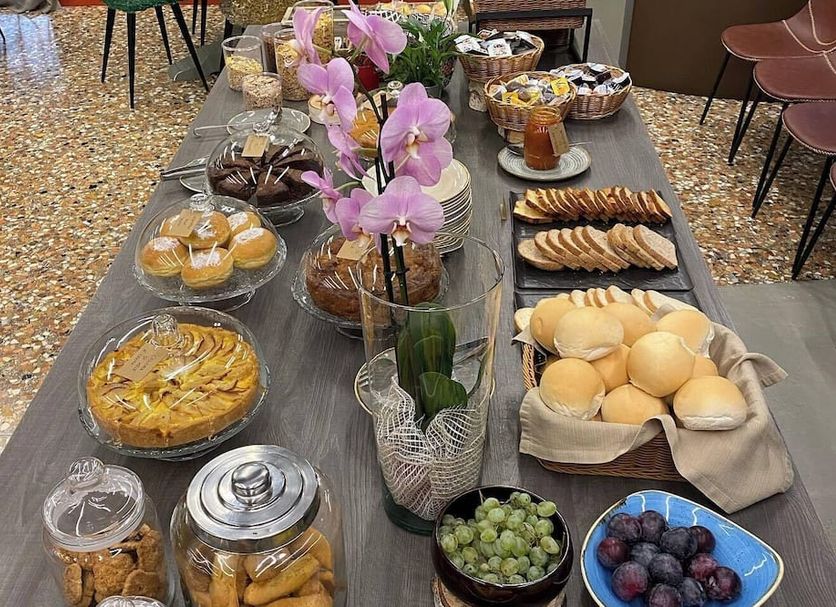 Buffet Photo
