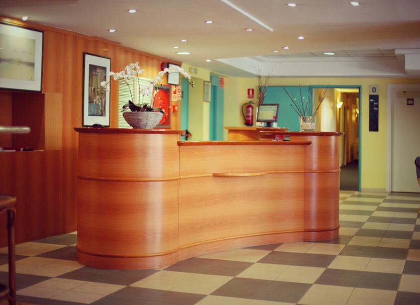 Front desk Photo