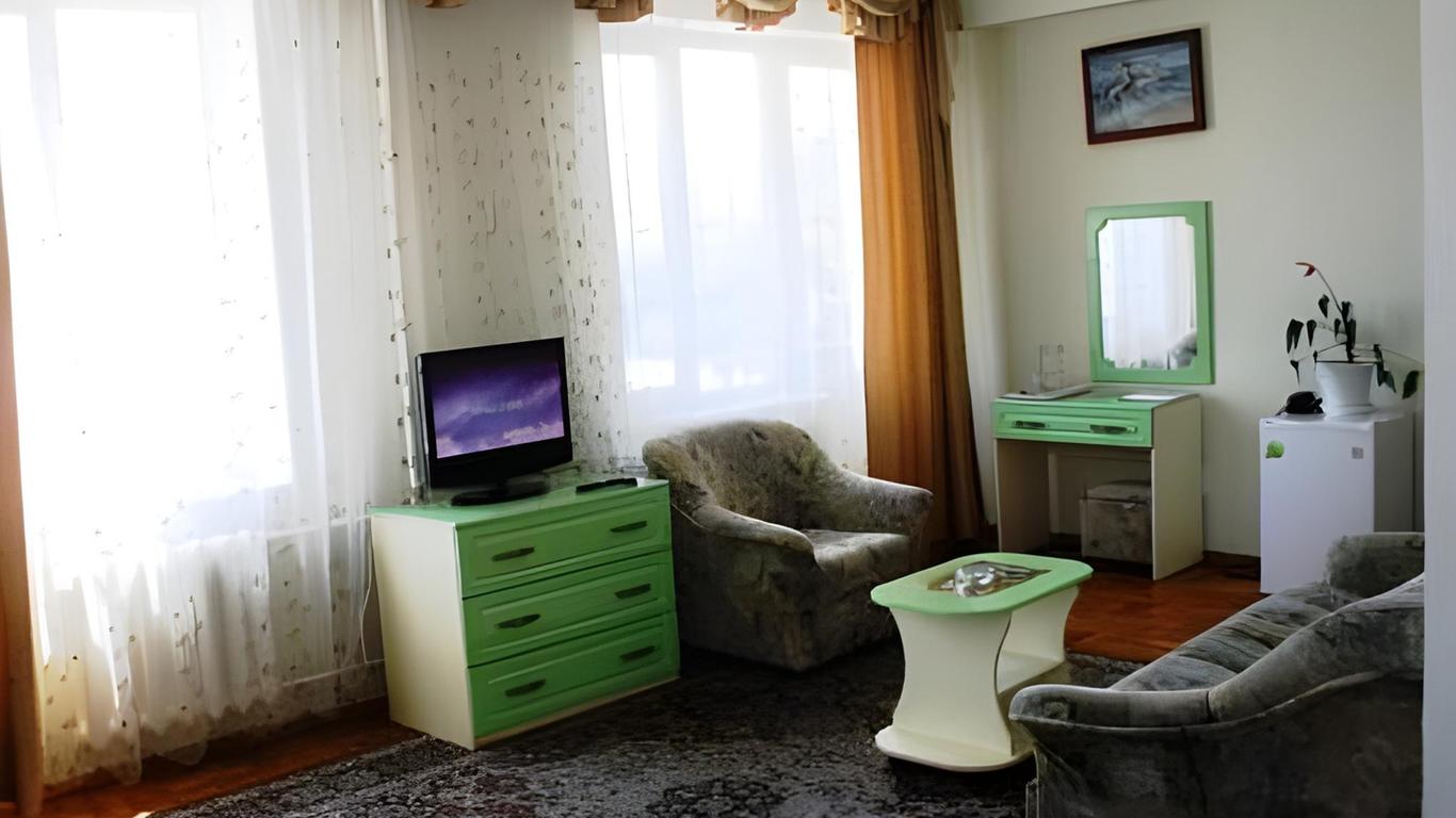 Yakor Hotel
