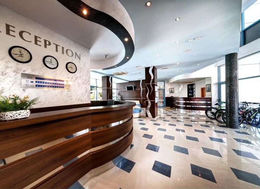 Front desk Photo