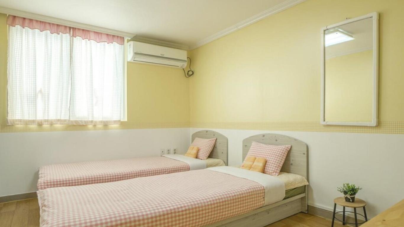 Dalkom Myeongdong Guesthouse