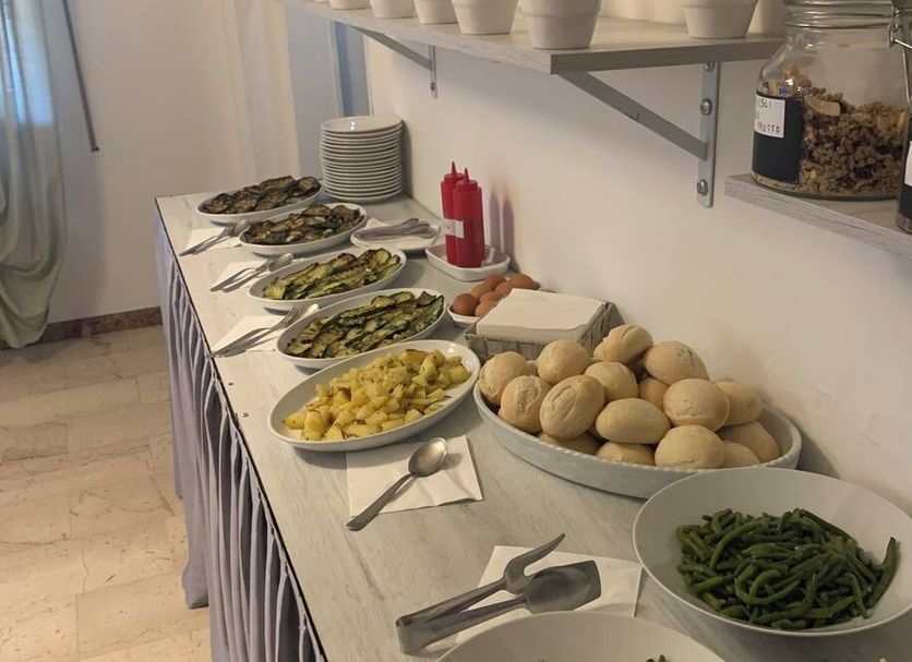 Buffet Photo