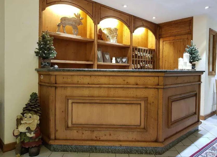 Front desk Photo