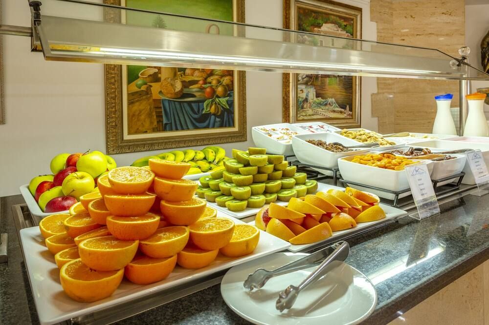 Buffet Photo
