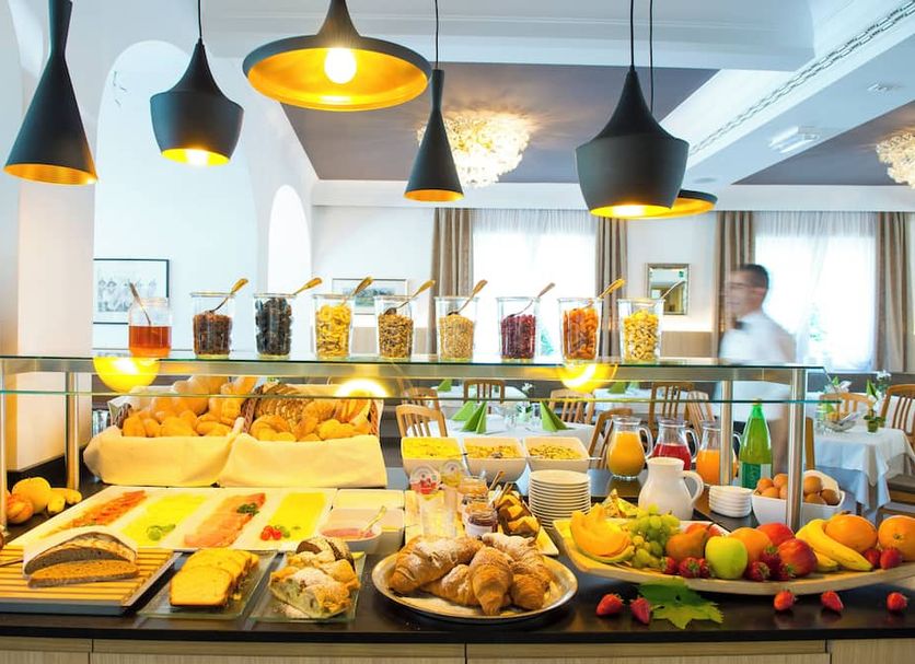 Buffet Photo