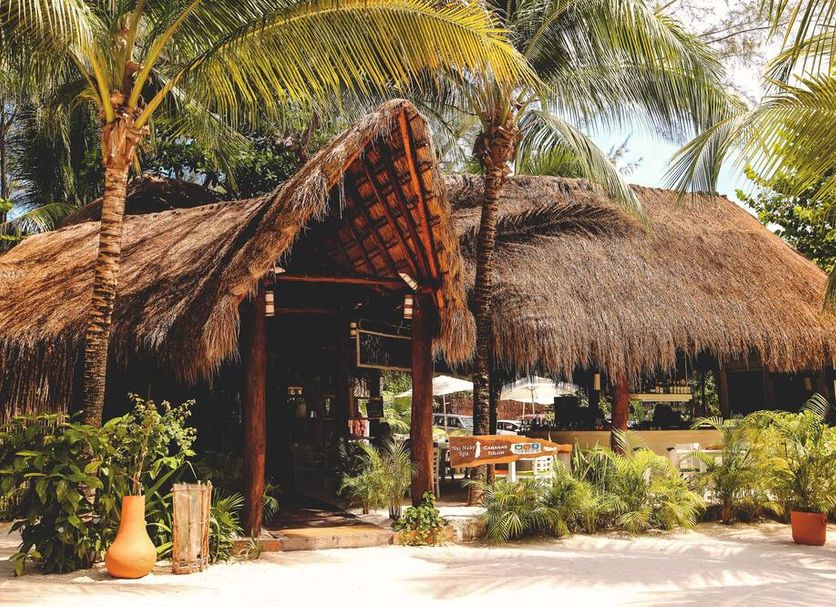 Hotel entrance Photo