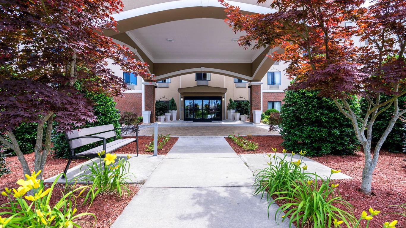 Holiday Inn Express & Suites Roanoke Rapids Se