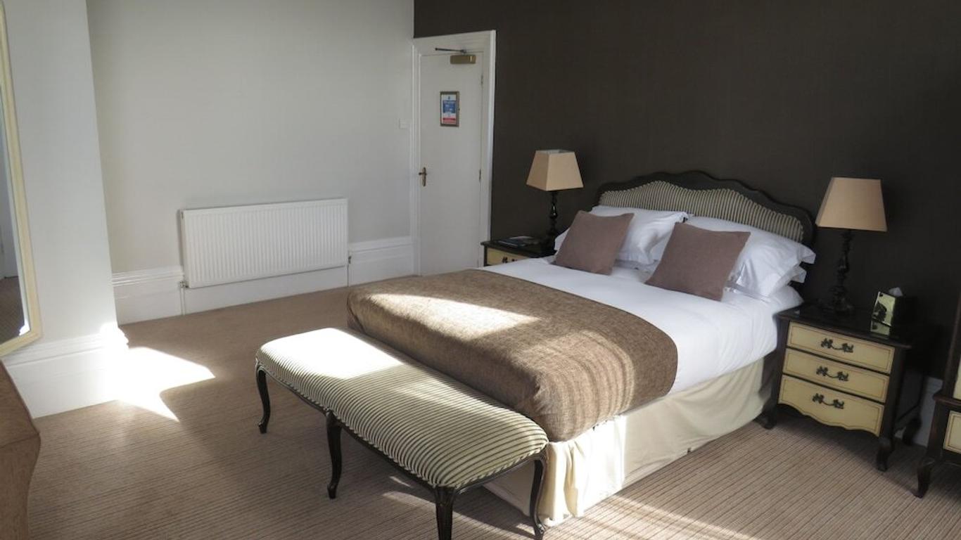 The Station Lounge & Rooms