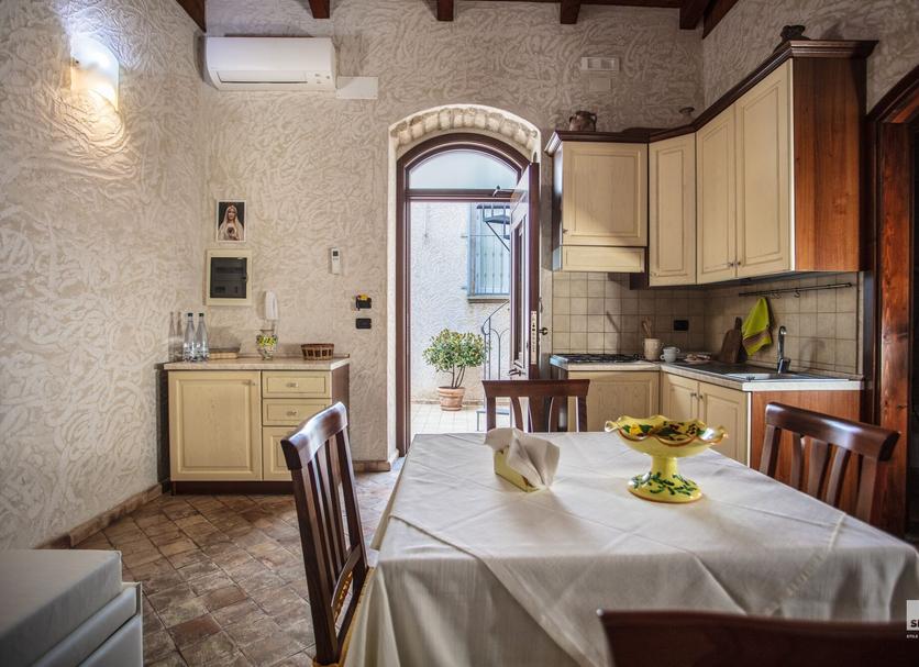 Dining room Photo