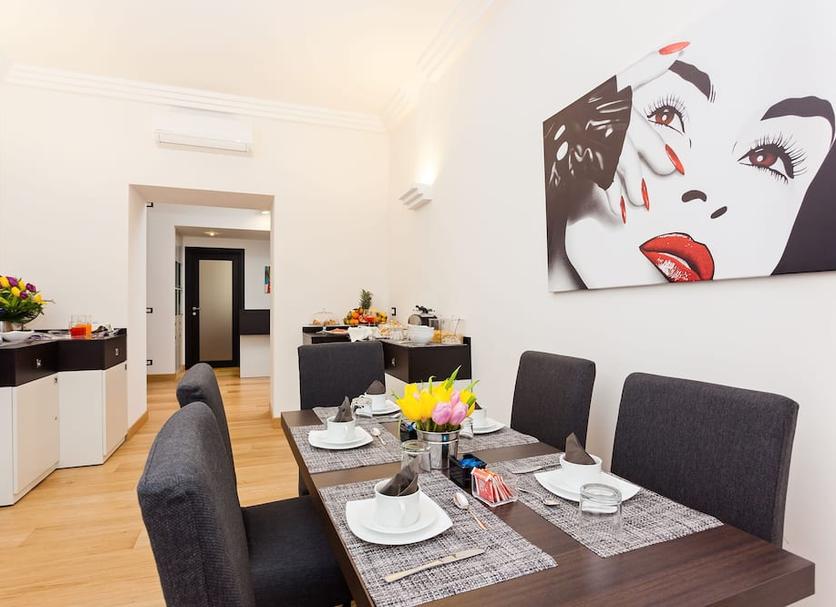 Dining room Photo