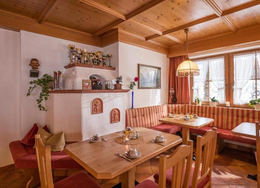 Dining room Photo