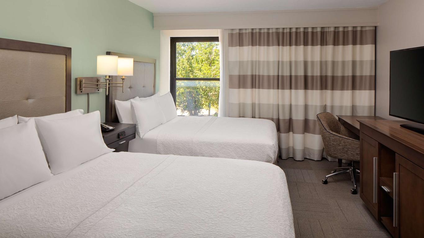 Hampton Inn & Suites Nashville-Airport