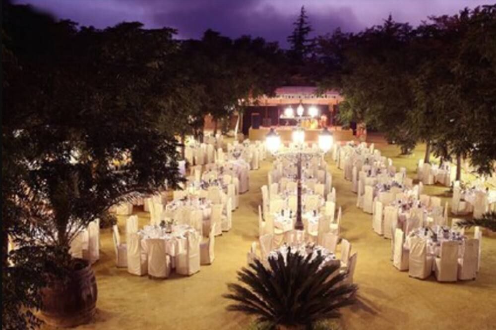 Banquet hall
