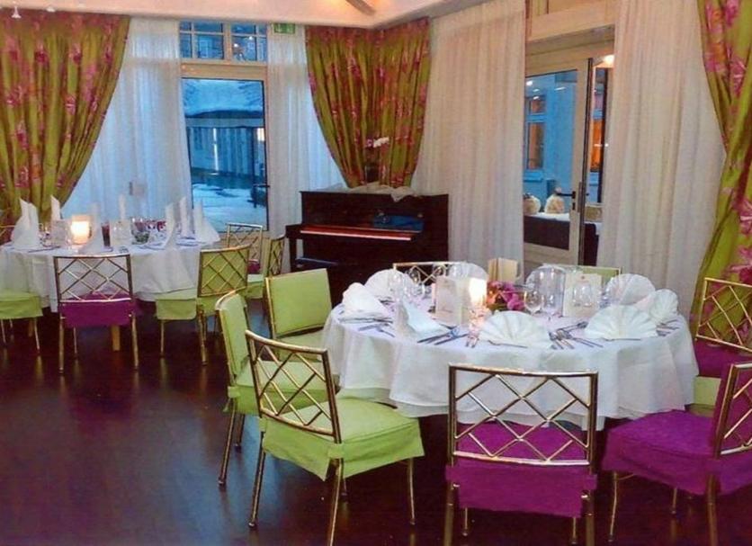 Restaurant Photo