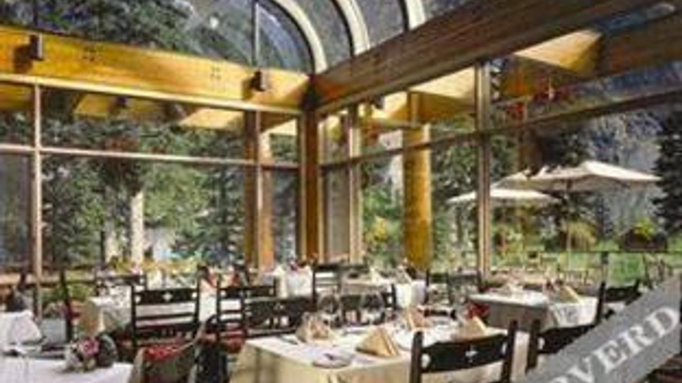 Moraine Lake Lodge