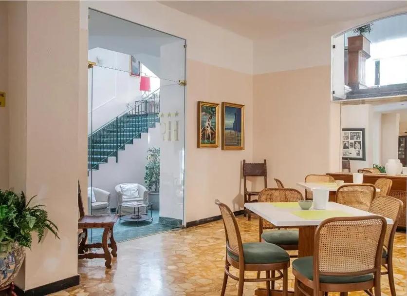 Dining room Photo