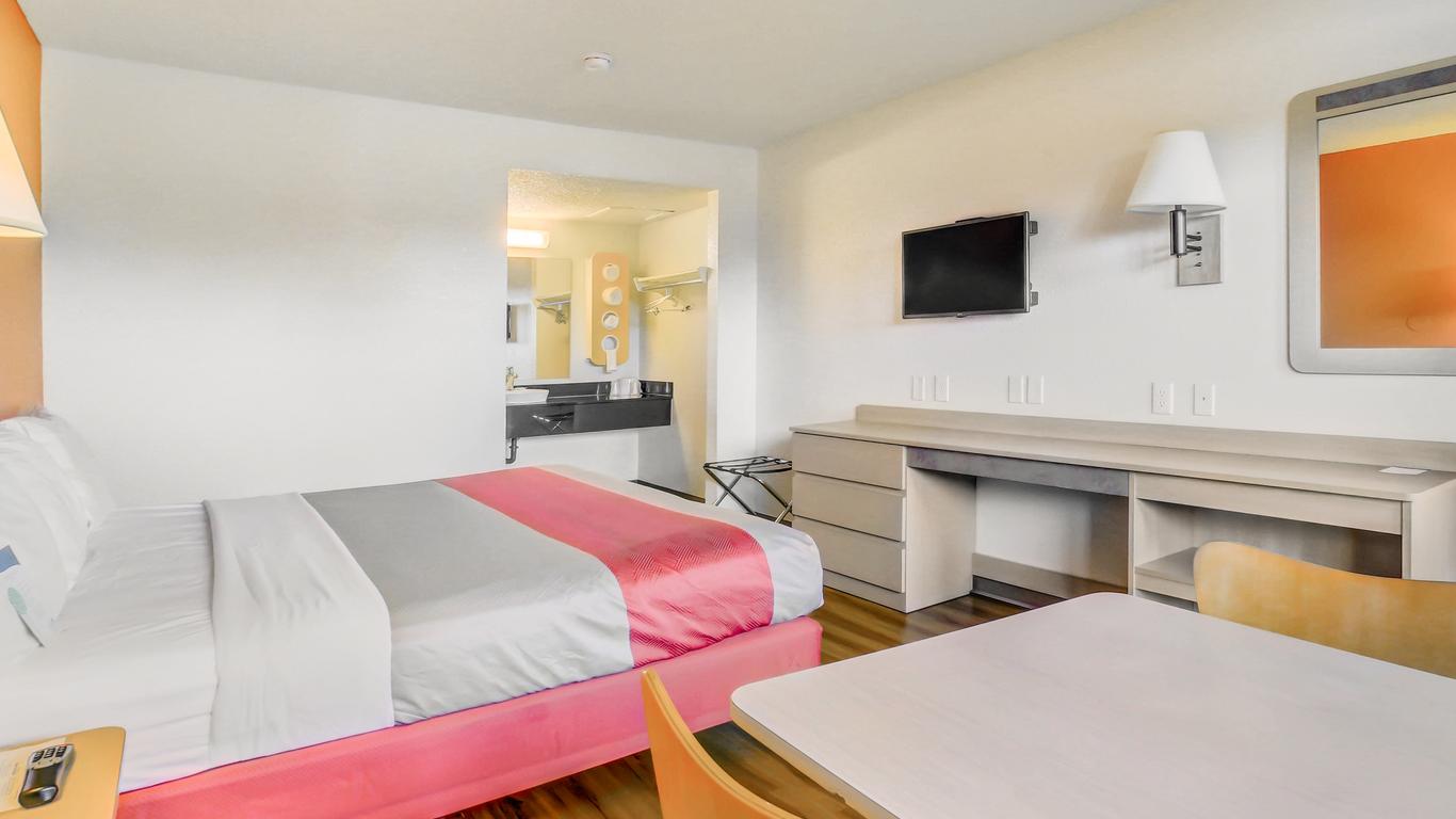Motel 6 Medford North