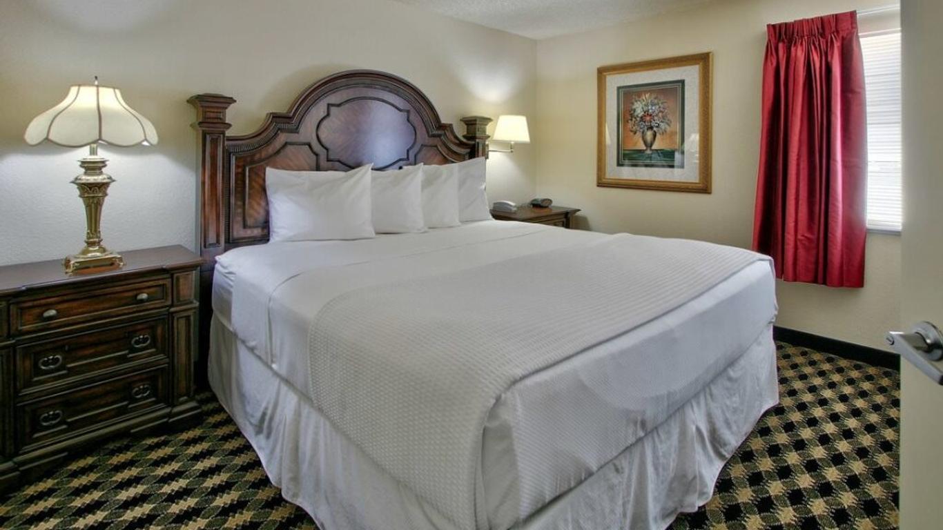 MCM Elegante Suites