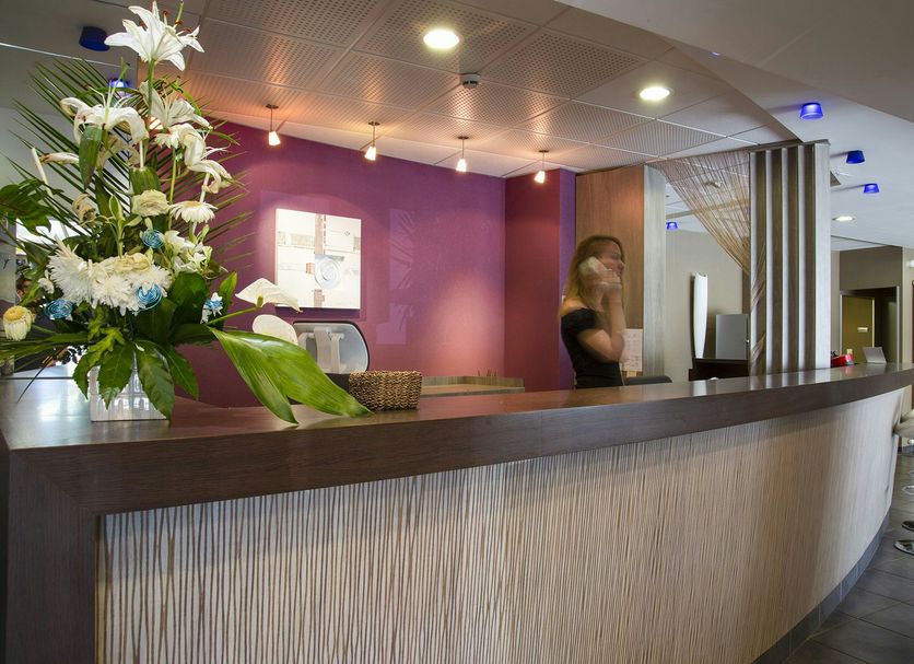 Front desk Photo