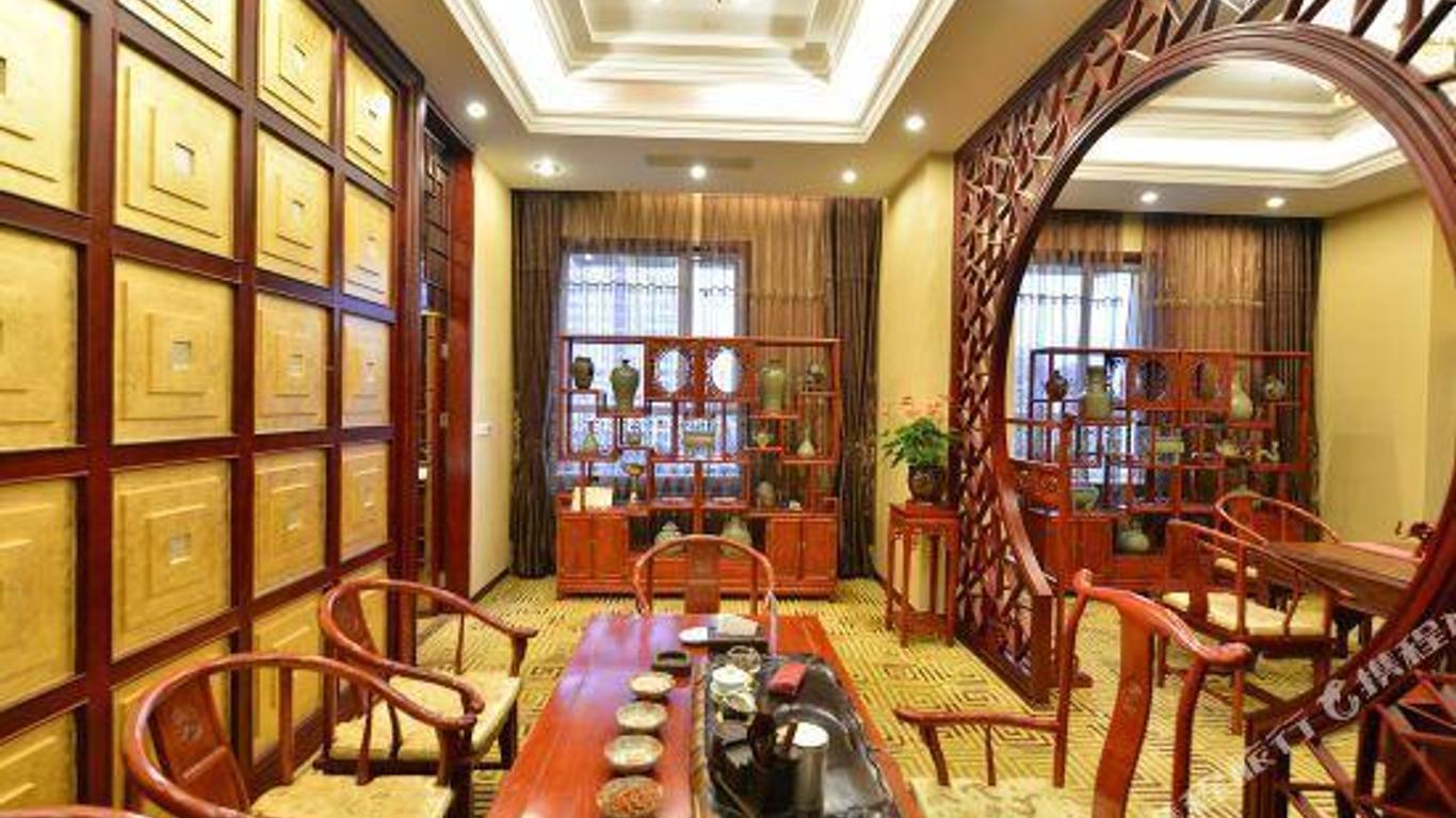 Yuhuagong Hotel