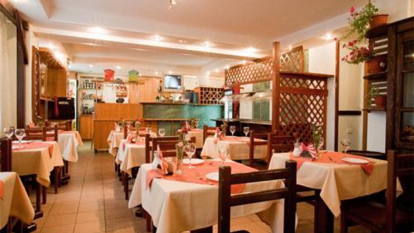 Oktyabrskaya Hotel