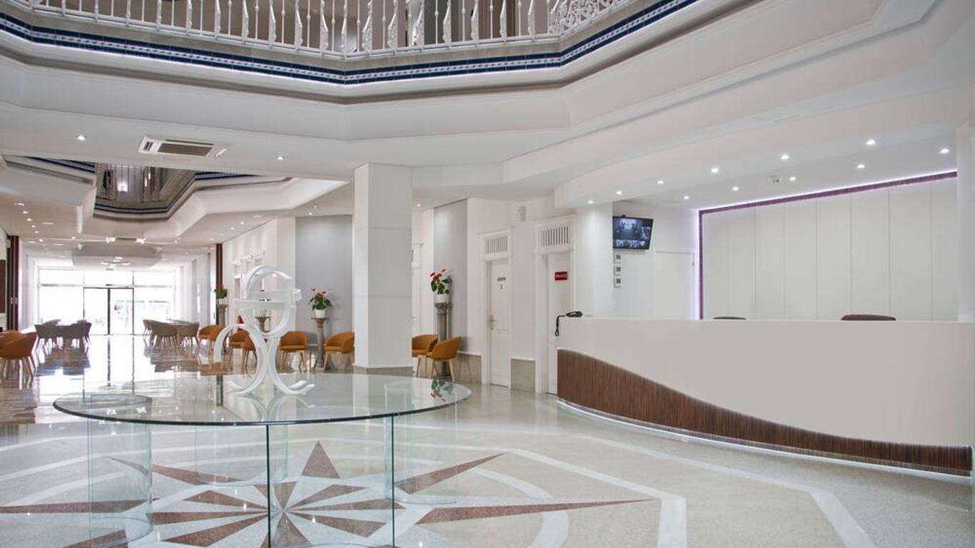 Hotel Los Delfines