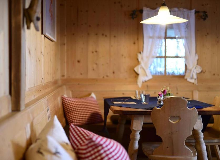 Dining room Photo