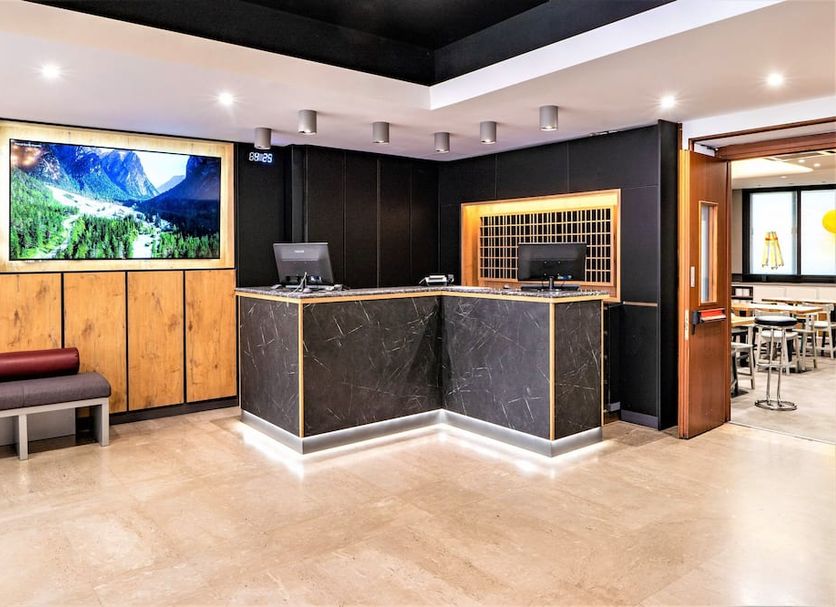 Front desk Photo