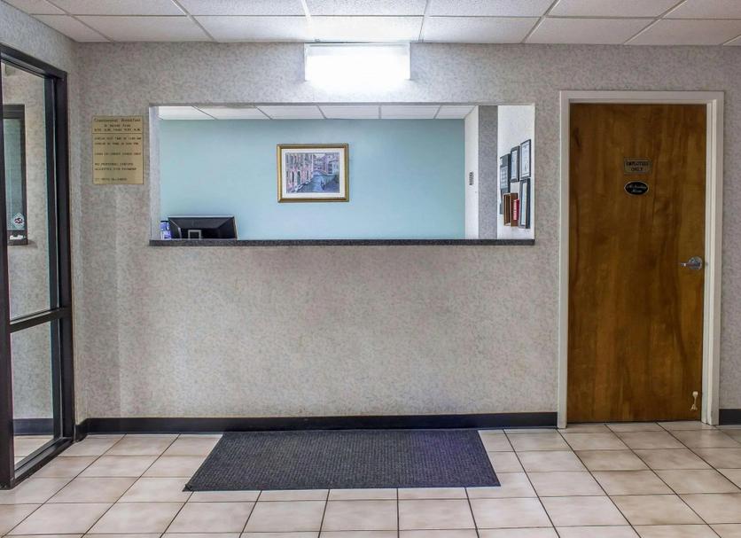 Front desk Photo