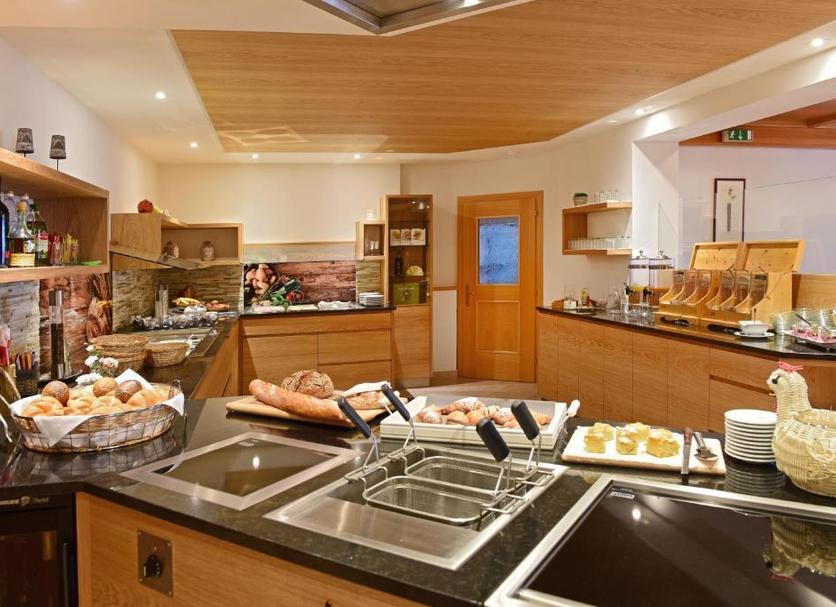 Buffet Photo