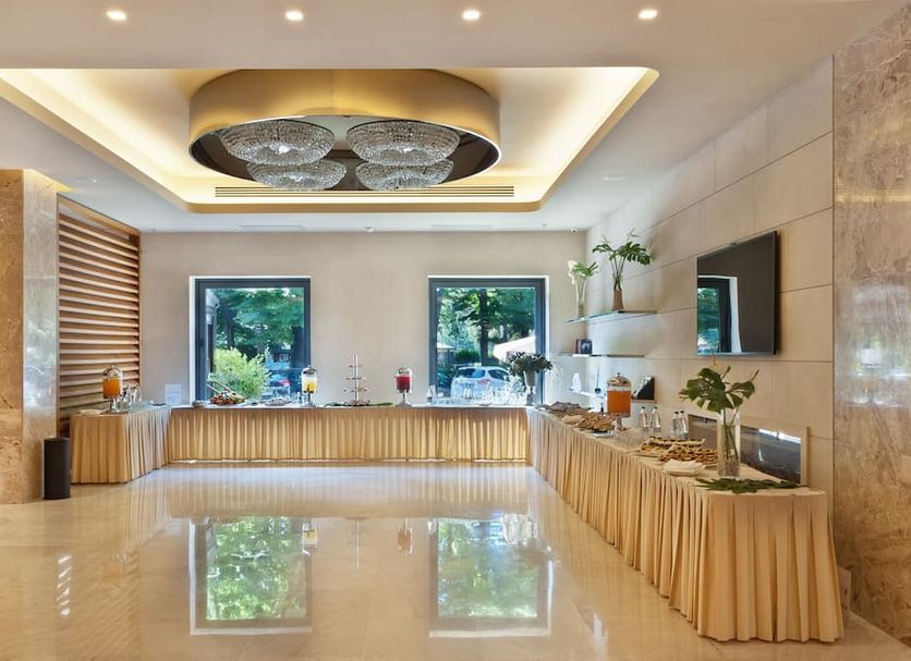 Buffet Photo
