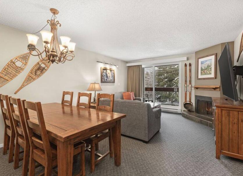 Dining room Photo