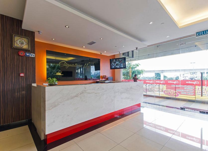 Front desk Photo
