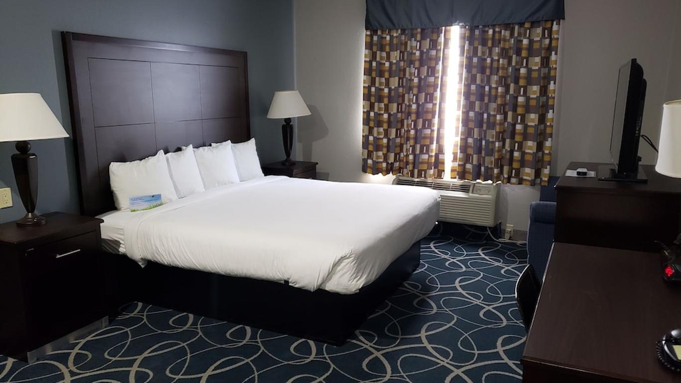 Days Inn & Suites by Wyndham Cleburne TX