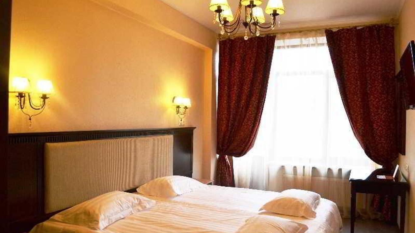 Happy Inn Sofiyskaya