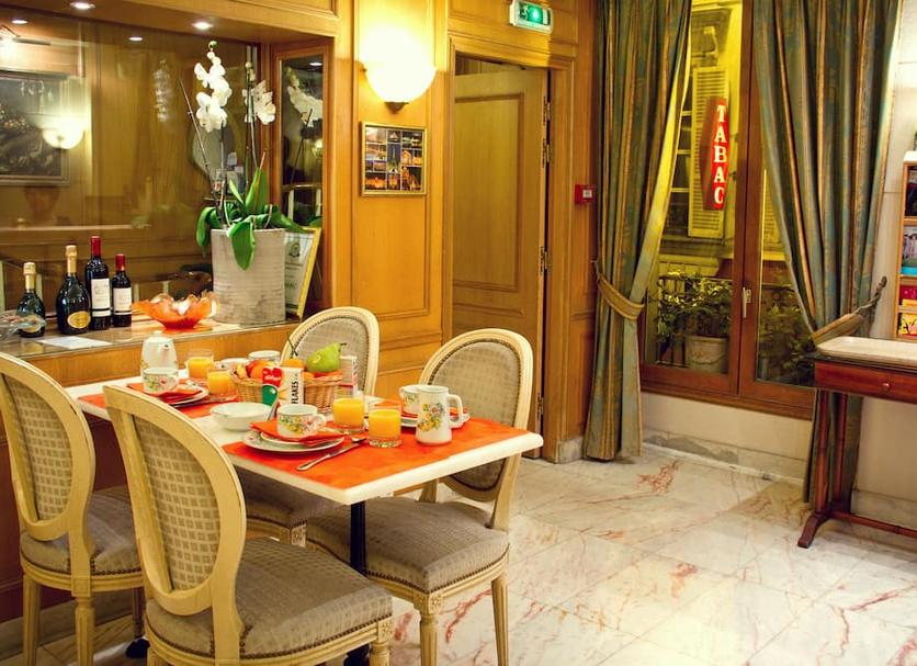 Dining room Photo