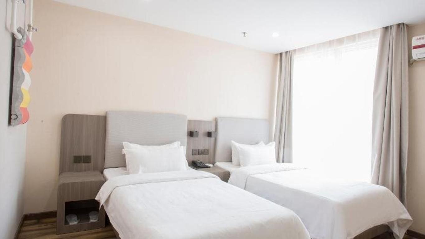 Hong Wei Yi Jia Beijing Niu Jie Hotel