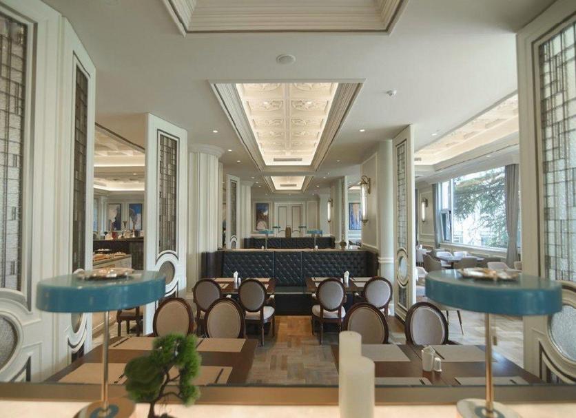 Restaurant Photo