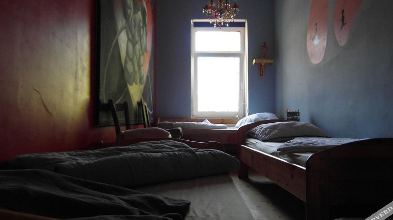 Homeplanet Hostel