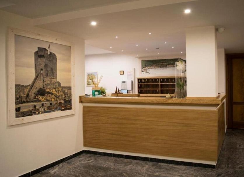 Front desk Photo