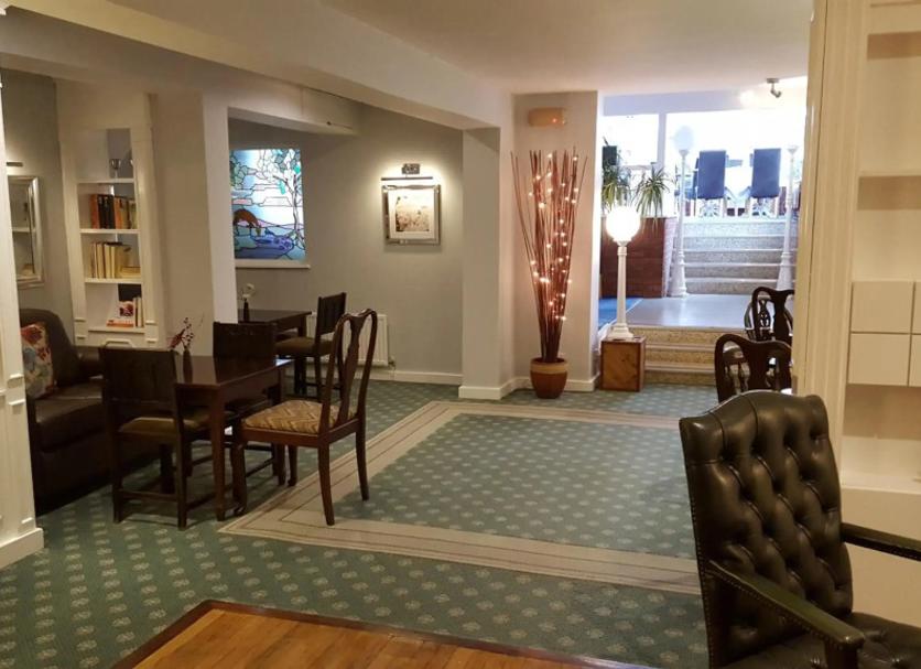 Dining room Photo