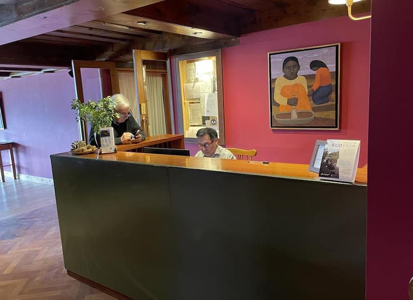 Front desk Photo